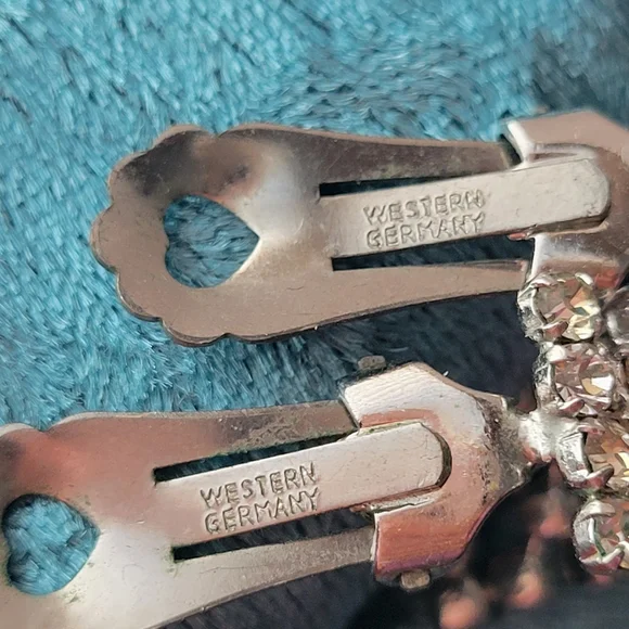 Western Germany Rhinestone Clip On Vintage Earrings ~ Costume Jewelry ~ Sparkle! - Picture 8 of 16